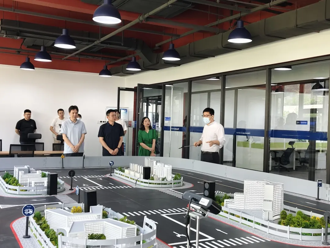 上海行健职业学院一行到访凯发K8天生赢家一触即发教育科技集团参观研讨